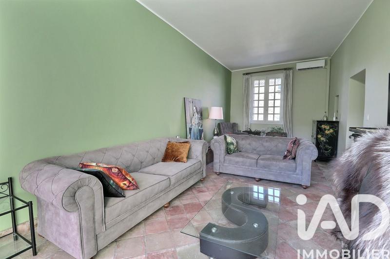 Maison - 252 m² - 8 pièces