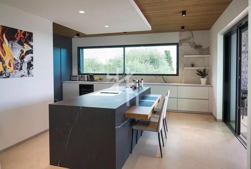 Villa - 420 m² - 8 pièces