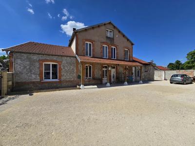Maison - 270 m² - 9 pièces