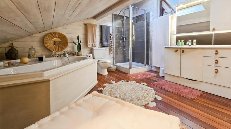 Maison - 245 m² - 7 pièces