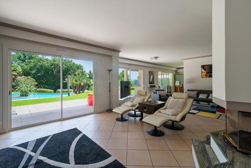 Maison - 196 m² - 5 pièces