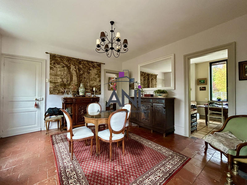 Maison - 205 m² - 9 pièces