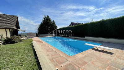 Maison - 246 m² - 9 pièces