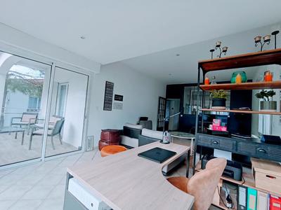 Maison - 220 m² - 10 pièces