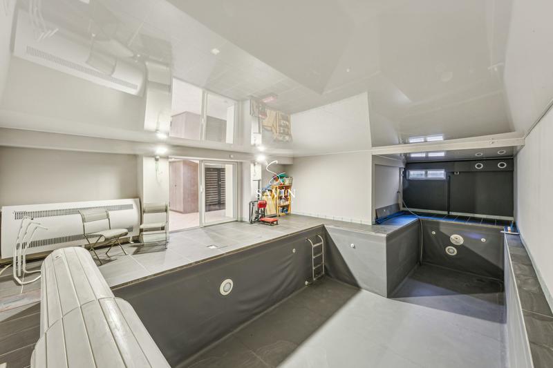 Maison - 296 m² - 5 pièces