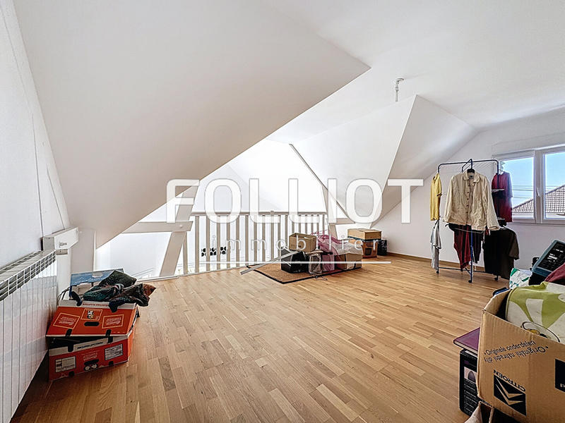 Maison - 225 m² - 8 pièces