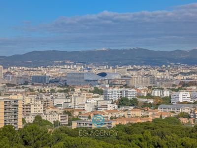 Appartement - 90 m² - 4 pièces