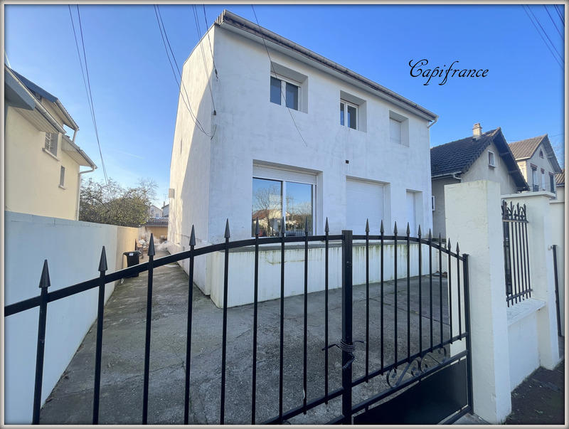 Maison - 305 m² - 8 pièces