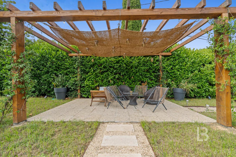 Maison - 315 m² - 8 pièces