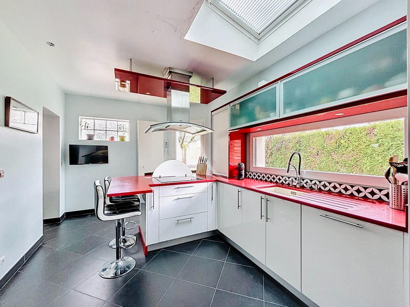 Maison - 214 m² - 6 pièces