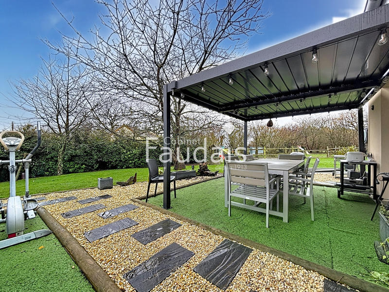 Maison - 217 m² - 10 pièces