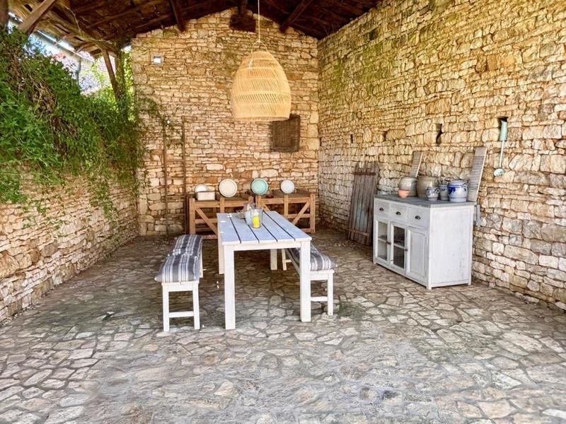 Propriété - 429 m² - 17 pièces