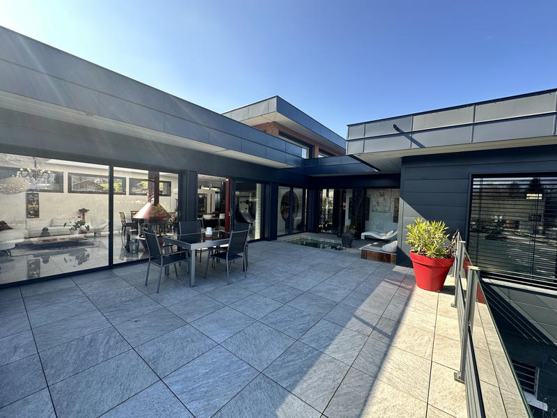 Maison - 400 m² - 10 pièces