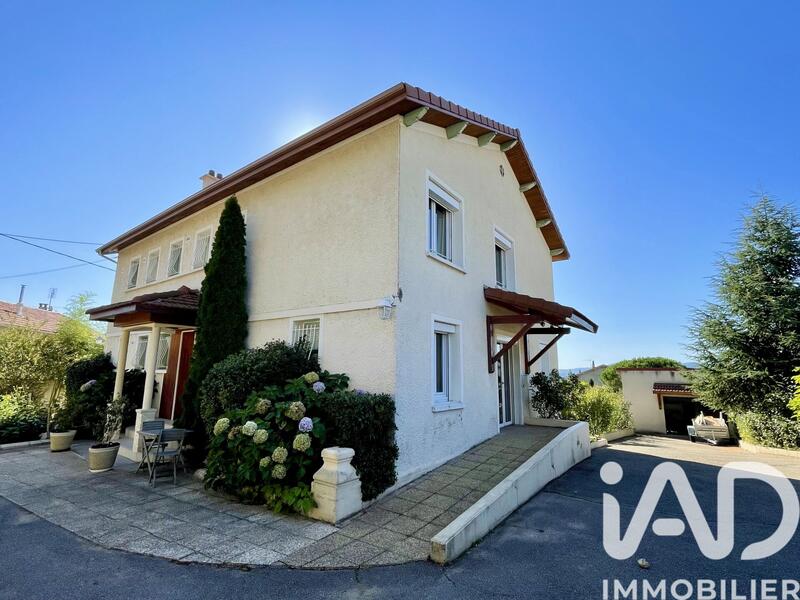 Maison - 205 m² - 6 pièces