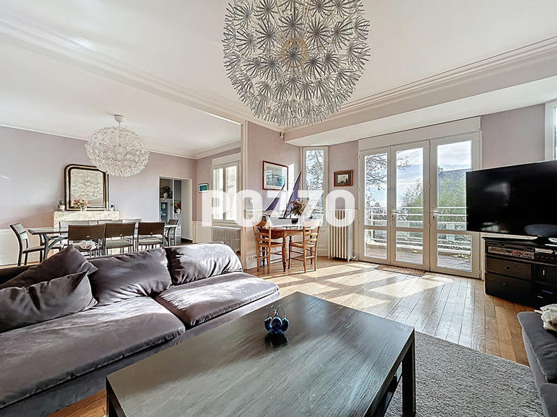 Maison - 240 m² - 9 pièces