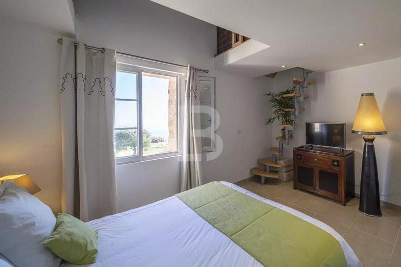 Mas - 220 m² - 6 pièces