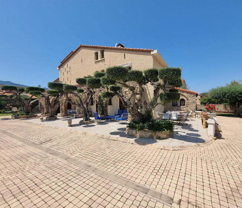 Propriété - 270 m² - 8 pièces