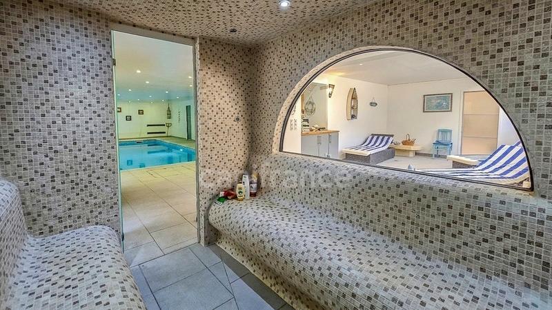 Demeure - 696 m² - 21 pièces