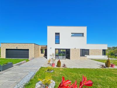 Maison - 149 m² - 5 pièces