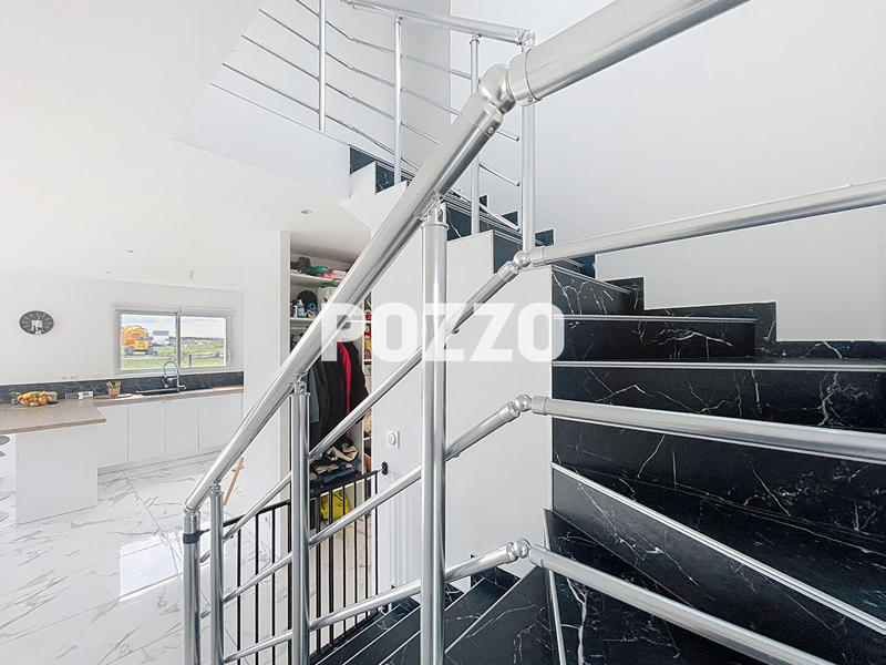 Maison - 121 m² - 6 pièces