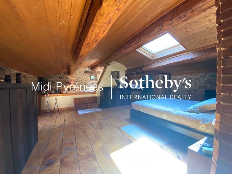 Maison - 360 m² - 8 pièces