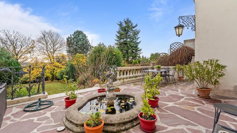 Maison - 330 m² - 9 pièces