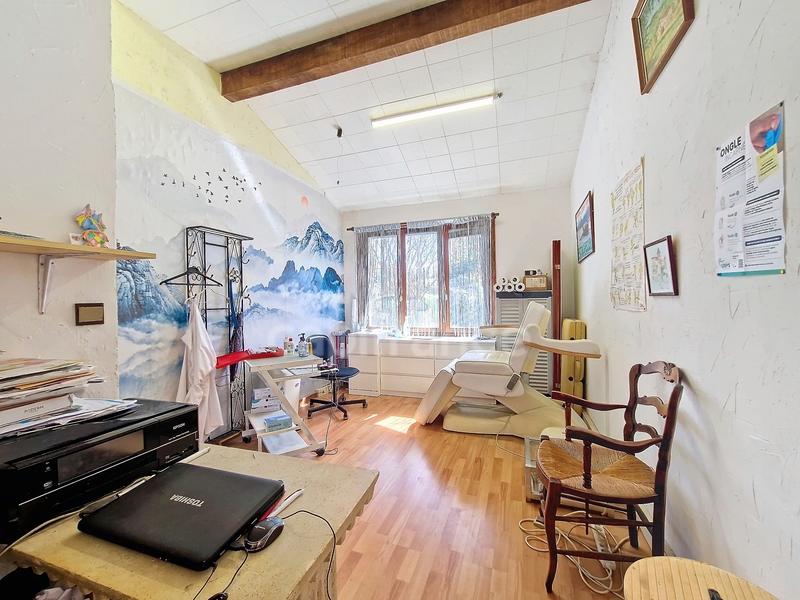 Local commercial - 193 m² - 7 pièces