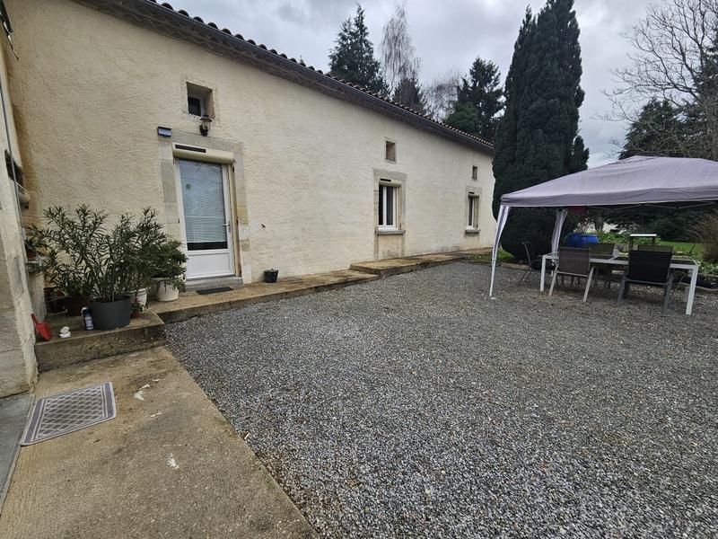 Maison - 247 m² - 8 pièces