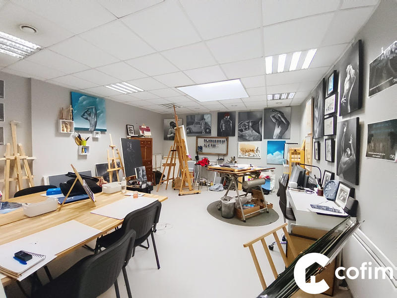 Local d'activités - 242 m² - 8 pièces