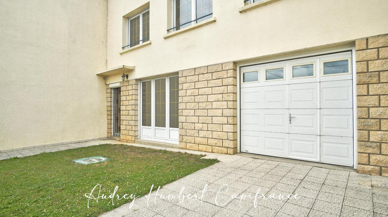 Maison - 241 m² - 8 pièces