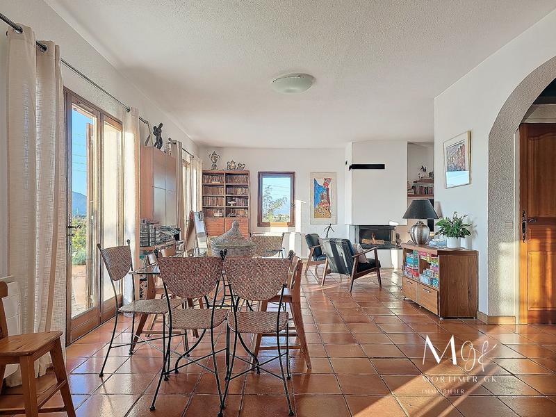 Maison - 180 m² - 8 pièces