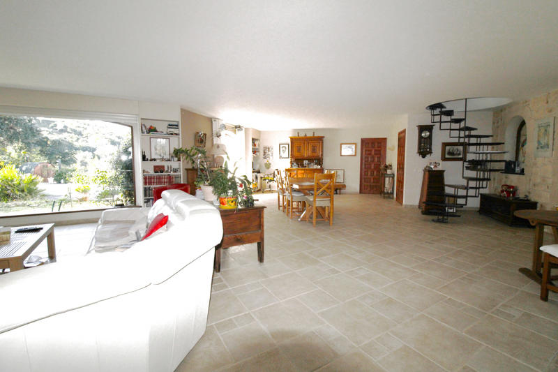 Villa - 220 m² - 5 pièces