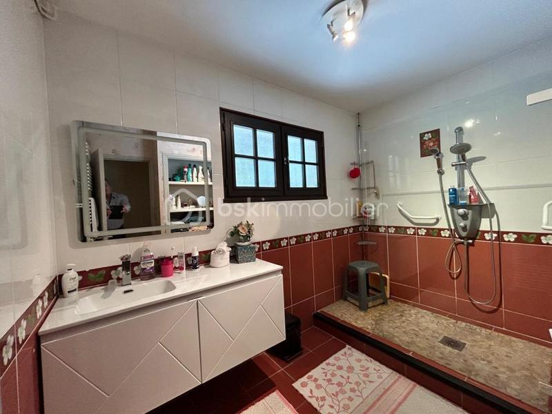 Maison - 208 m² - 6 pièces