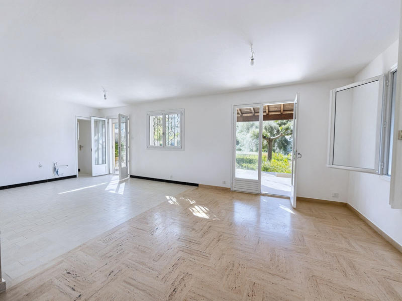 Maison - 180 m² - 7 pièces