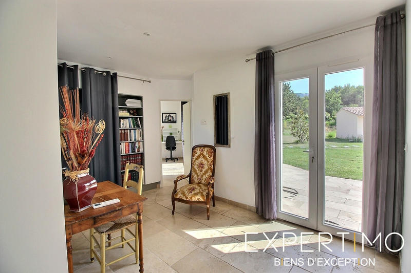 Villa - 220 m² - 8 pièces