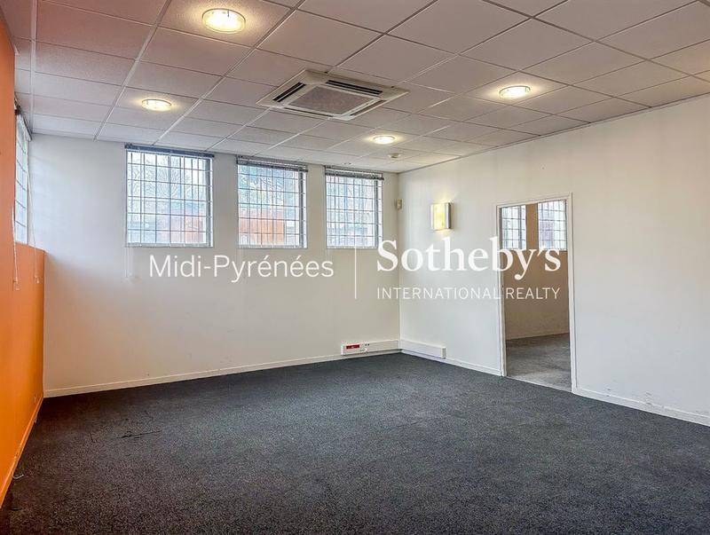 Local d'activités - 317 m²