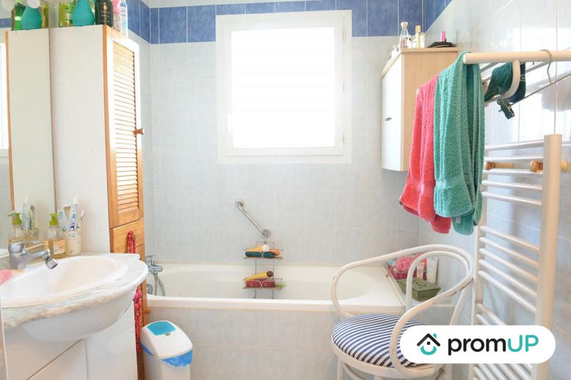 Maison traditionnelle - 88 m² - 4 pièces