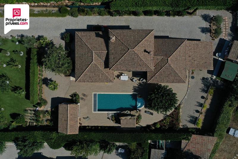 Demeure - 203 m² - 7 pièces