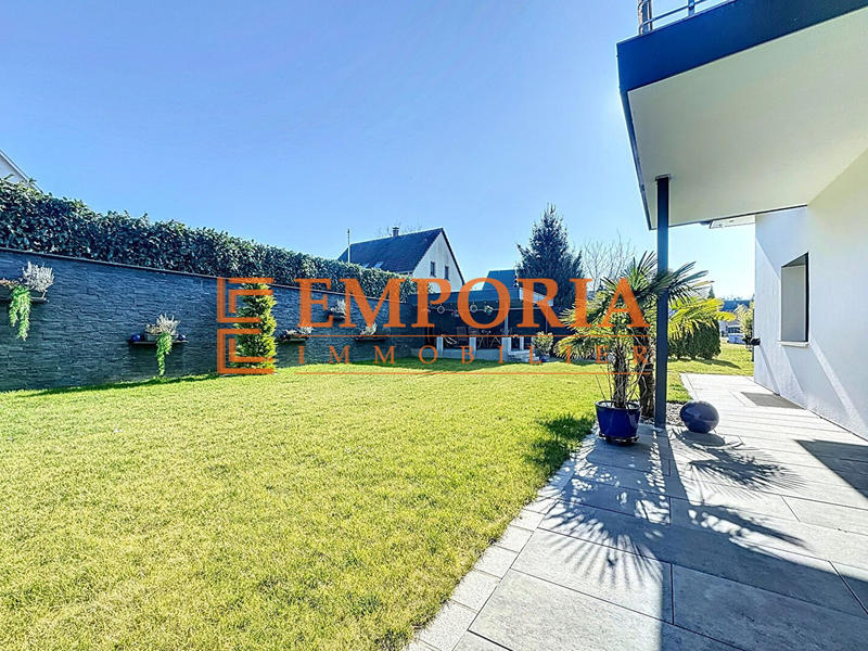 Maison - 280 m² - 8 pièces