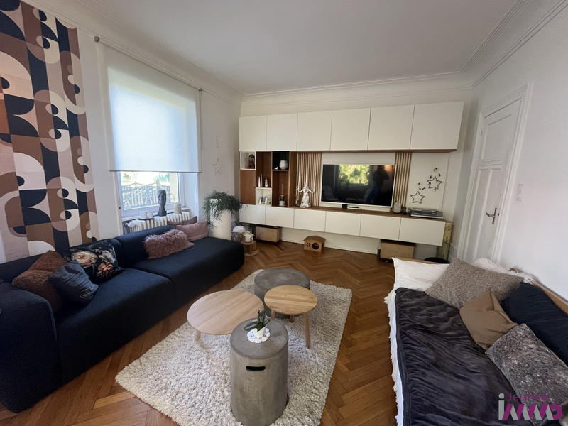 Maison - 210 m² - 7 pièces