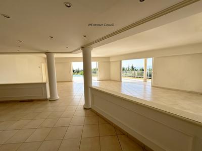 Maison contemporaine - 307 m² - 7 pièces