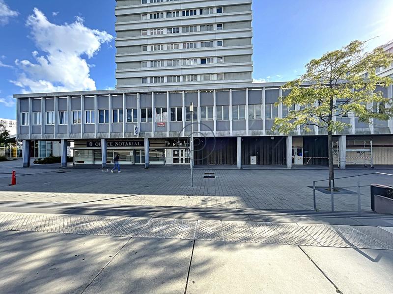 Local commercial - 1 842 m²