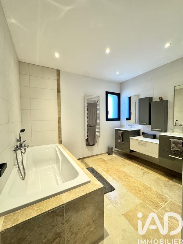 Maison - 205 m² - 6 pièces