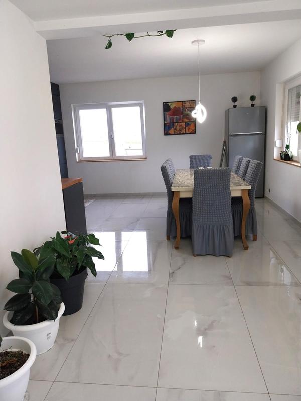 Maison - 220 m² - 10 pièces