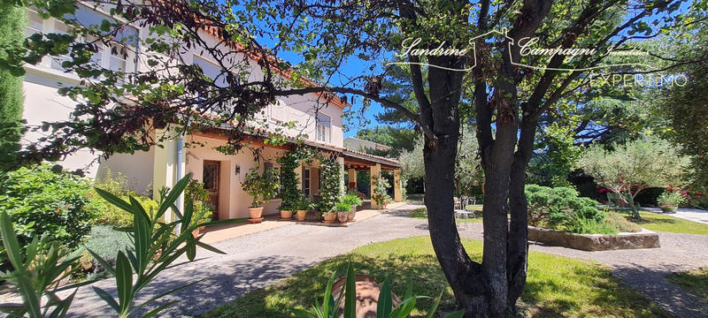 Maison - 202 m² - 7 pièces