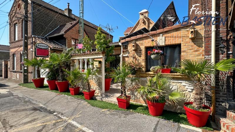 Maison - 327 m² - 15 pièces