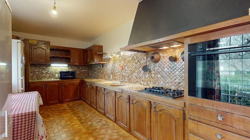 Maison - 233 m² - 8 pièces