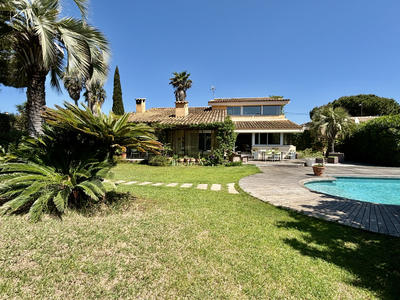 Villa - 282 m² - 8 pièces