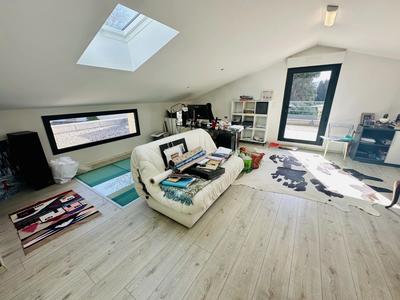 Propriété - 270 m² - 6 pièces