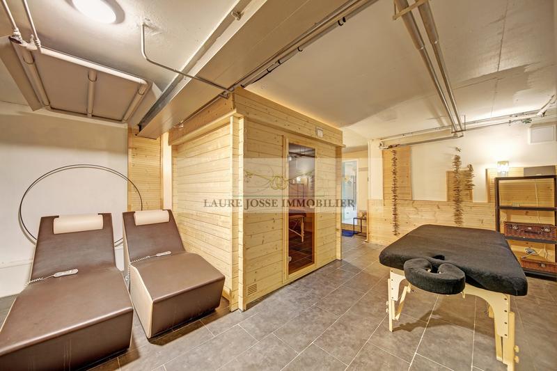 Maison contemporaine - 366 m² - 12 pièces